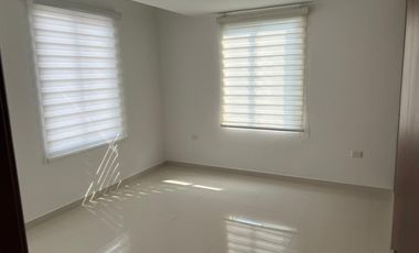 casa en venta en la mesa. Cod V12463