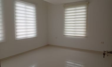 casa en venta en la mesa. Cod V12463