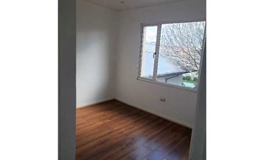 Vende casa céntrica  de 2 pisos  ( comercial u habitacional)