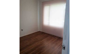 Vende casa céntrica  de 2 pisos  ( comercial u habitacional)