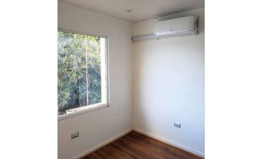 Vende casa céntrica  de 2 pisos  ( comercial u habitacional)