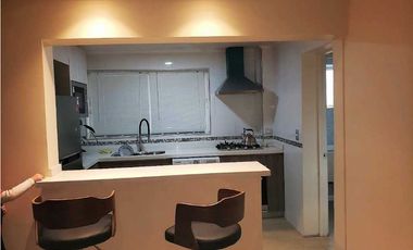 Vende casa céntrica  de 2 pisos  ( comercial u habitacional)
