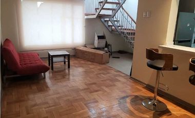 Vende casa céntrica  de 2 pisos  ( comercial u habitacional)