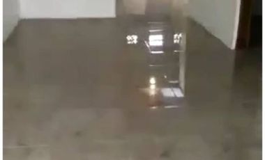 Rumah Manyar Siap huni PLN 1300watt Strategis