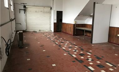 Galpon + vivienda/oficinas. Lote propio. Barrio San Jose.