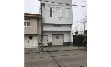 Galpon + vivienda/oficinas. Lote propio. Barrio San Jose.
