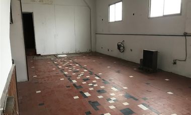 Galpon + vivienda/oficinas. Lote propio. Barrio San Jose.