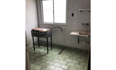 Galpon + vivienda/oficinas. Lote propio. Barrio San Jose.