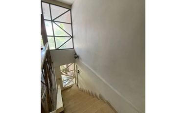 SE VENDE CASA DUPLEX EN BETANIA. AM