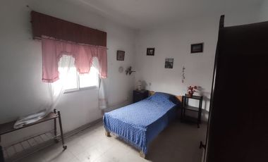Casa con Departamento en venta en Moron Sur