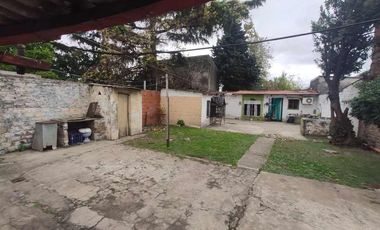 Casa con Departamento en venta en Moron Sur