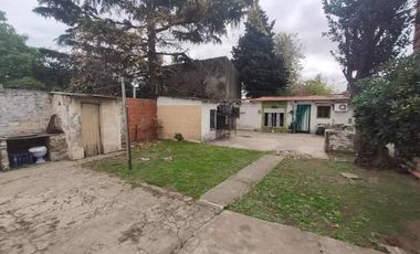 Casa con Departamento en venta en Moron Sur