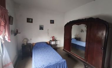 Casa con Departamento en venta en Moron Sur
