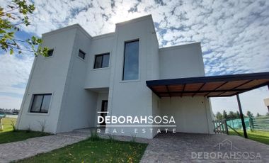 Casa en  Venta - barrio el Naudir- Escobar -5 ambientes - zona norte-  -a la laguna-