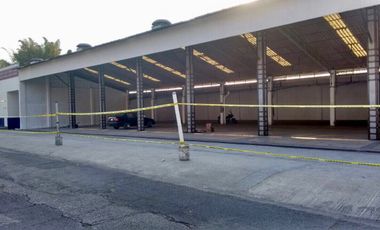 Excelente local comercial en plaza