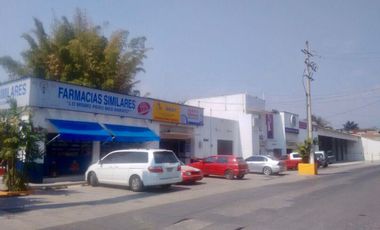 Excelente local comercial en plaza