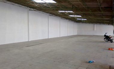 Excelente local comercial en plaza