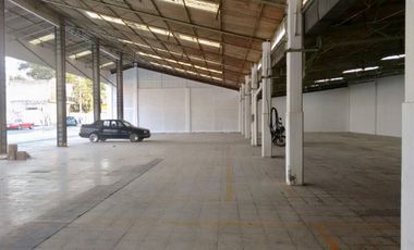 Excelente local comercial en plaza