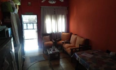 EXCELENTE PROPIEDAD DOS DORMITORIOS COCINA COMEDOR LAVADERO PATIO CASA ANTIGUA AL FONDO Y CASA DE TRES AMBIENTES A TERMINAR EN TERRAZA