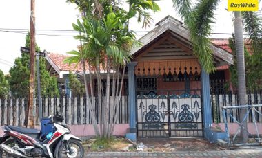 Dijual Cepat Rumah 2 Lantai Lokasi di Jl. Baratajaya, Surabaya