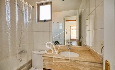 Casa en arriendo de 4 dorm. en Lo Barnechea