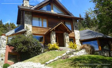 Casa en venta  de 5 ambientes en barrio cerrado Antu Hue Bariloche