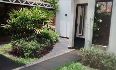 !!!ALQUILO CASA 4 DORM PARA JULIO Bº San Jose!!!
alquilo casa de 4 dorm , 3 baños , cochera , todos sus hambientes climatizados ,
 exelente ubicacion 