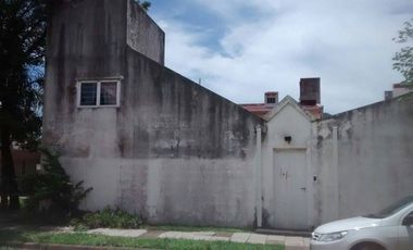 !!!ALQUILO CASA 4 DORM PARA JULIO Bº San Jose!!!
alquilo casa de 4 dorm , 3 baños , cochera , todos sus hambientes climatizados ,
 exelente ubicacion 