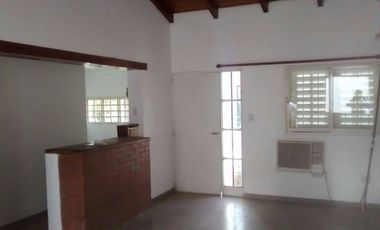 !!!ALQUILO CASA 4 DORM PARA JULIO Bº San Jose!!!
alquilo casa de 4 dorm , 3 baños , cochera , todos sus hambientes climatizados ,
 exelente ubicacion 