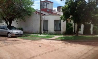 !!!ALQUILO CASA 4 DORM PARA JULIO Bº San Jose!!!
alquilo casa de 4 dorm , 3 baños , cochera , todos sus hambientes climatizados ,
 exelente ubicacion 