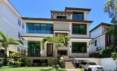 Stunning 5 - Bedroom Home for Rent in Mckinley Hill Village