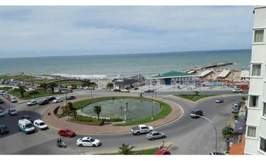 Piso con todos los ambientes vista al mar. Zona Centro.