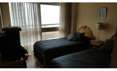 Piso con todos los ambientes vista al mar. Zona Centro.