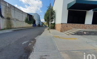 Local de 680m2 en renta en Planta Baja en Orquídeas Coatepec frente a CINETIX