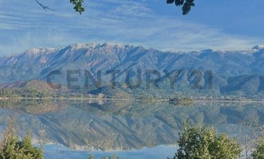 Se vende casa tipo sureño a orilla Laguna Aculeo