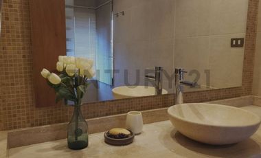 Se vende casa tipo sureño a orilla Laguna Aculeo