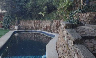 Se vende casa tipo sureño a orilla Laguna Aculeo