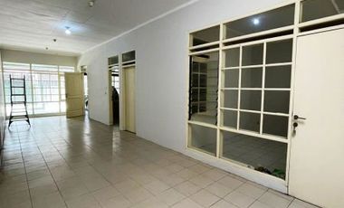 Di Sewakan Rumah Siap Huni 4 Kamar di Taman Holis Indah Bandung