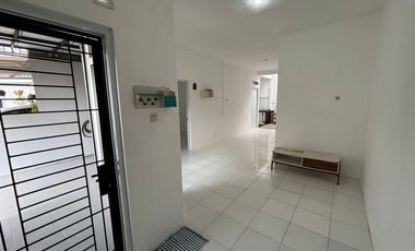 Rumah Hadap Selatan 11 Menit ke CIPLAZ Depok SHM Siap KPR J-45086