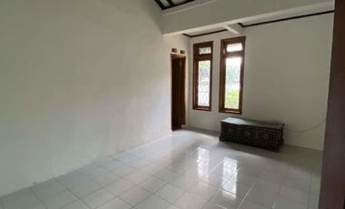 Rumah 2 Lantai Sangat Strategis Siap Huni di Sayap Pasteur Cimahi Utara
