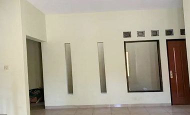 Rumah Dijual Dekat Mall Solo Square, Kampus UMS Solo