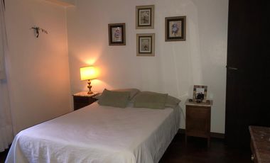 Chalet en zona residencial ubicada a 200 metros de la estación .