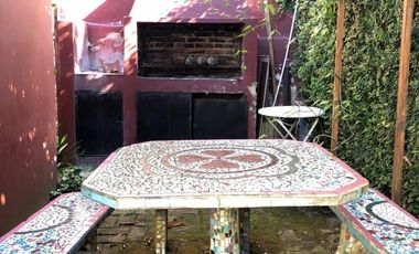 Chalet en zona residencial ubicada a 200 metros de la estación .