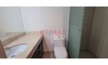 Alquiler De Departamento En Primer Piso, Surco