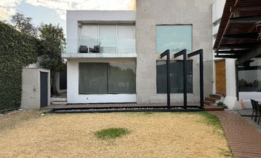 Renta Casa 1000m2 Arquitectura y lujo!! Enorme Jardín!  - Lomas de la Herradura