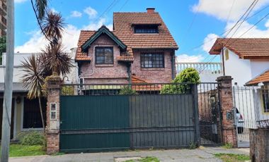 VENTA HERMOSO DUPLEX 4 AMBIENTES CON ENTRADA DE COCHE, CHILAVERT