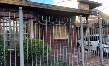 Casa de 3 ambientes en  Villa Sarmiento