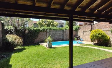 Casa de 3 ambientes en  Villa Sarmiento