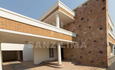 CENTRO: Excelente propiedad para negocio o habitación.