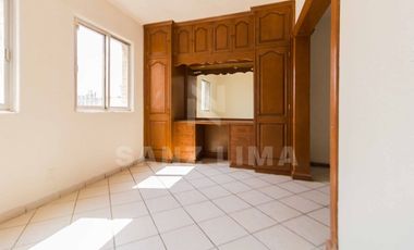CENTRO: Excelente propiedad para negocio o habitación.